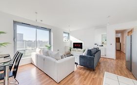Large 3 Bedroom London Apartment - Large Terrace With Sunset Views